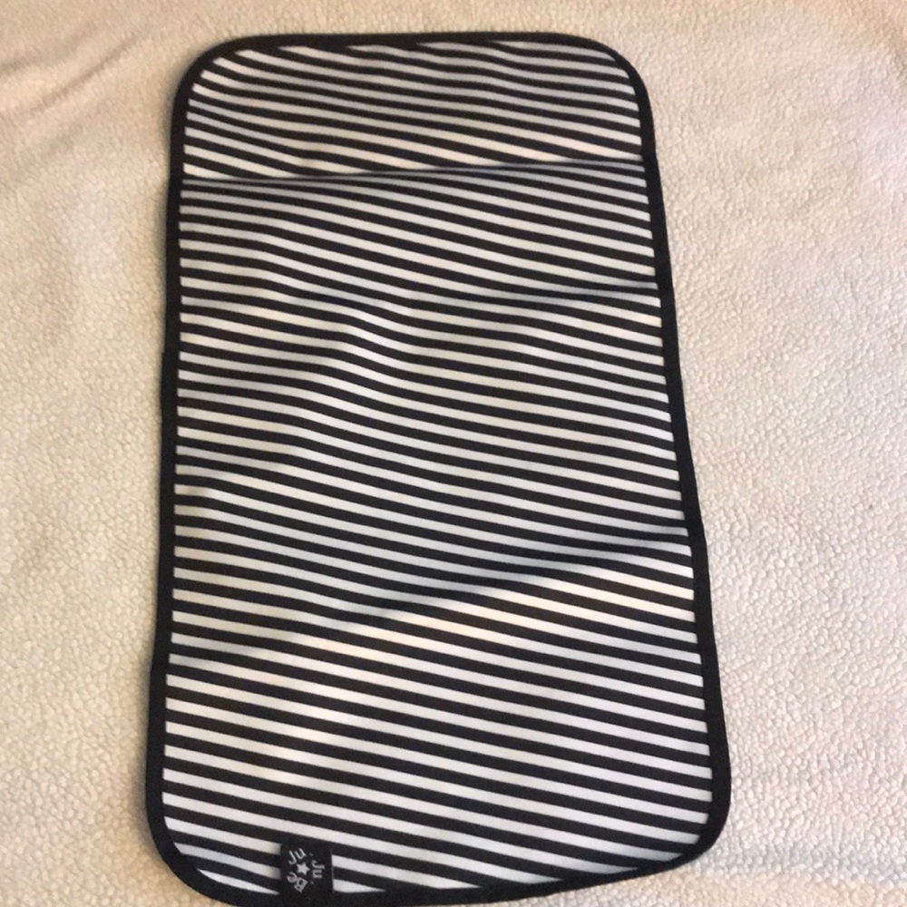 Jujube changing pad